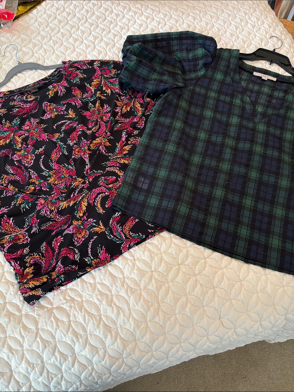Cynthia Steffe Black Floral Tank & Loft Green Plaid Balloon-Sleeve Top Size Lg